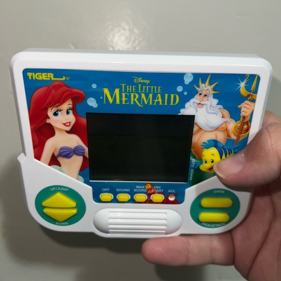 Tiger electronics little mermaid handheld game - Picture 7 of 7